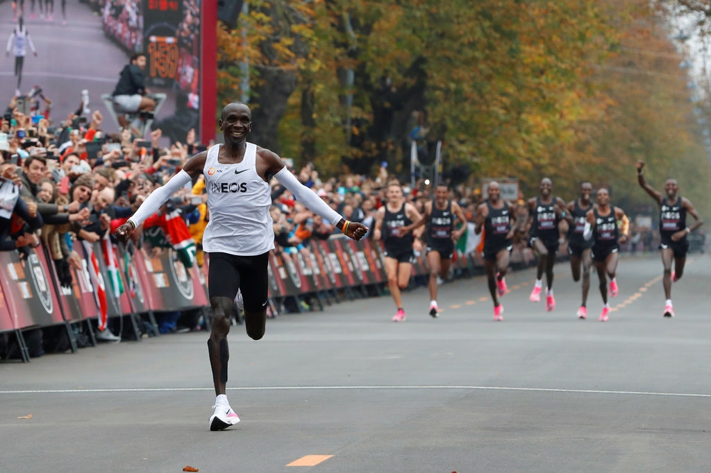 Eliud Kipchoge breaks the two-hour marathon barrier. Photo from the 'New York Times'. Leonhard Foeger/Reuters